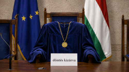 Tizenöt dühös ember? – Elemzés a magyar alkotmánybíráskodás egyik legpéldátlanabb esetéről